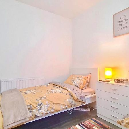 لندن Deluxe Private Room In Manor Park المظهر الخارجي الصورة
