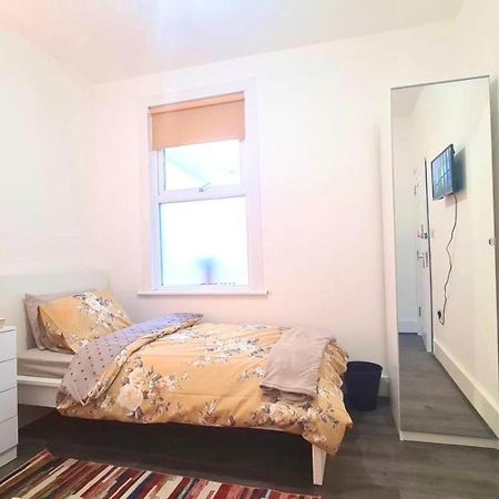 لندن Deluxe Private Room In Manor Park المظهر الخارجي الصورة