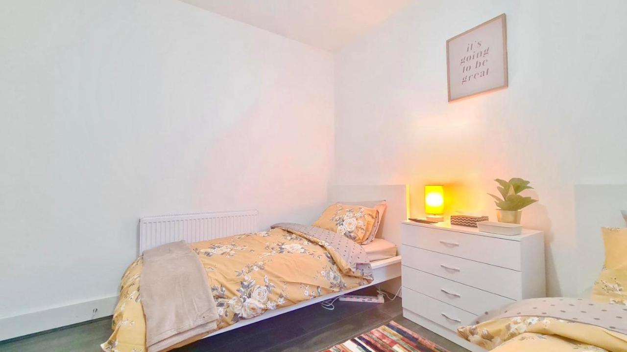 لندن Deluxe Private Room In Manor Park المظهر الخارجي الصورة