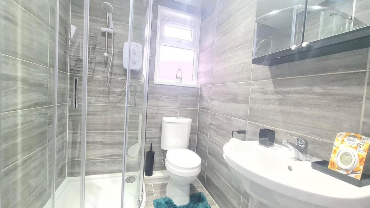لندن Deluxe Private Room In Manor Park المظهر الخارجي الصورة