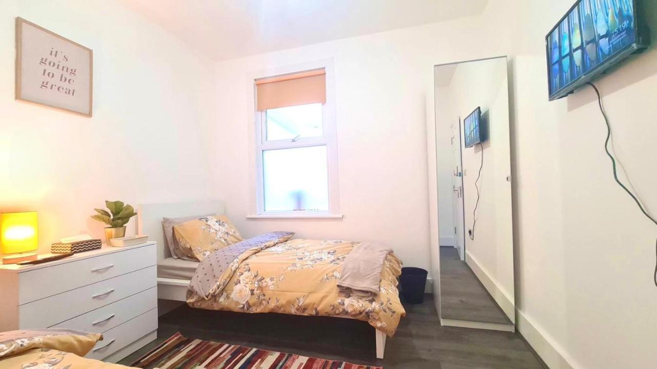 لندن Deluxe Private Room In Manor Park المظهر الخارجي الصورة
