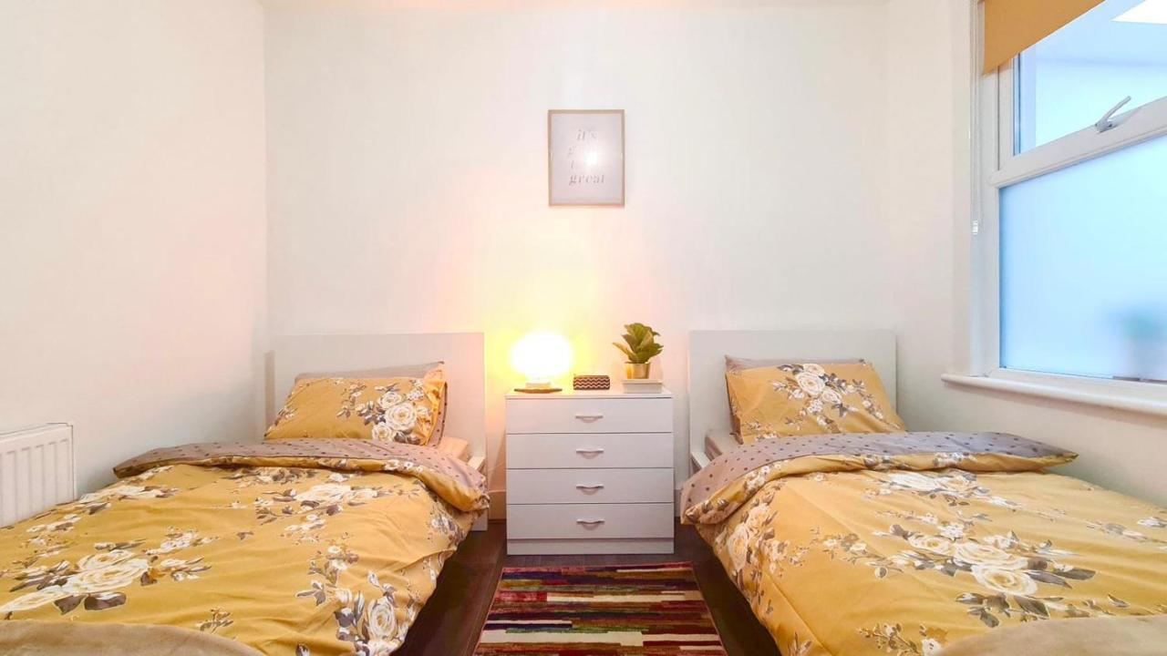 لندن Deluxe Private Room In Manor Park المظهر الخارجي الصورة